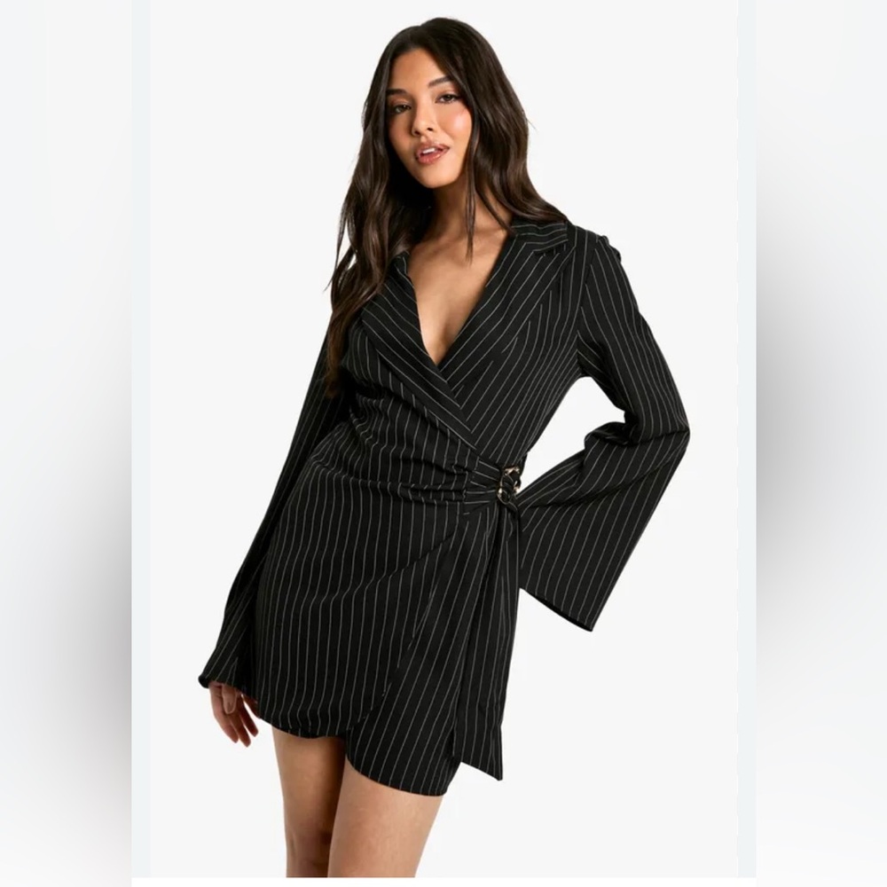 Boohoo Black w/ white pinstripe gold buckle blazer dress Size US 6